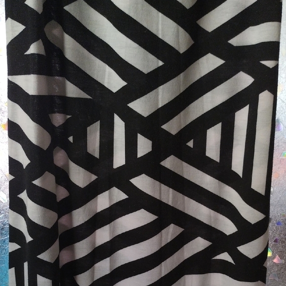 Black and White Geometric Maxi Skirt - Picture 9 of 9